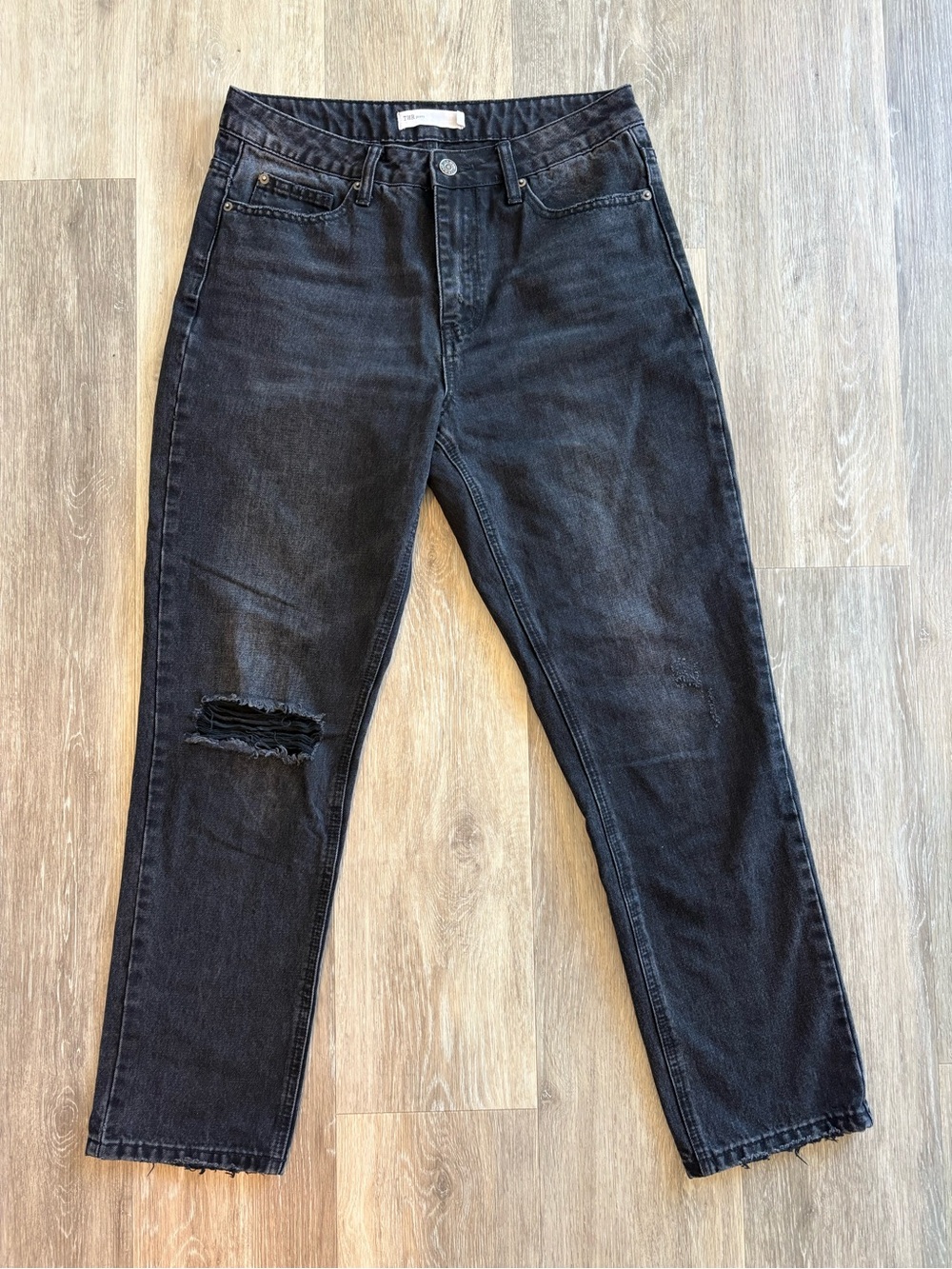 TNR Jeans Women’s High-Rise Black Wash Distressed Jeans size 28